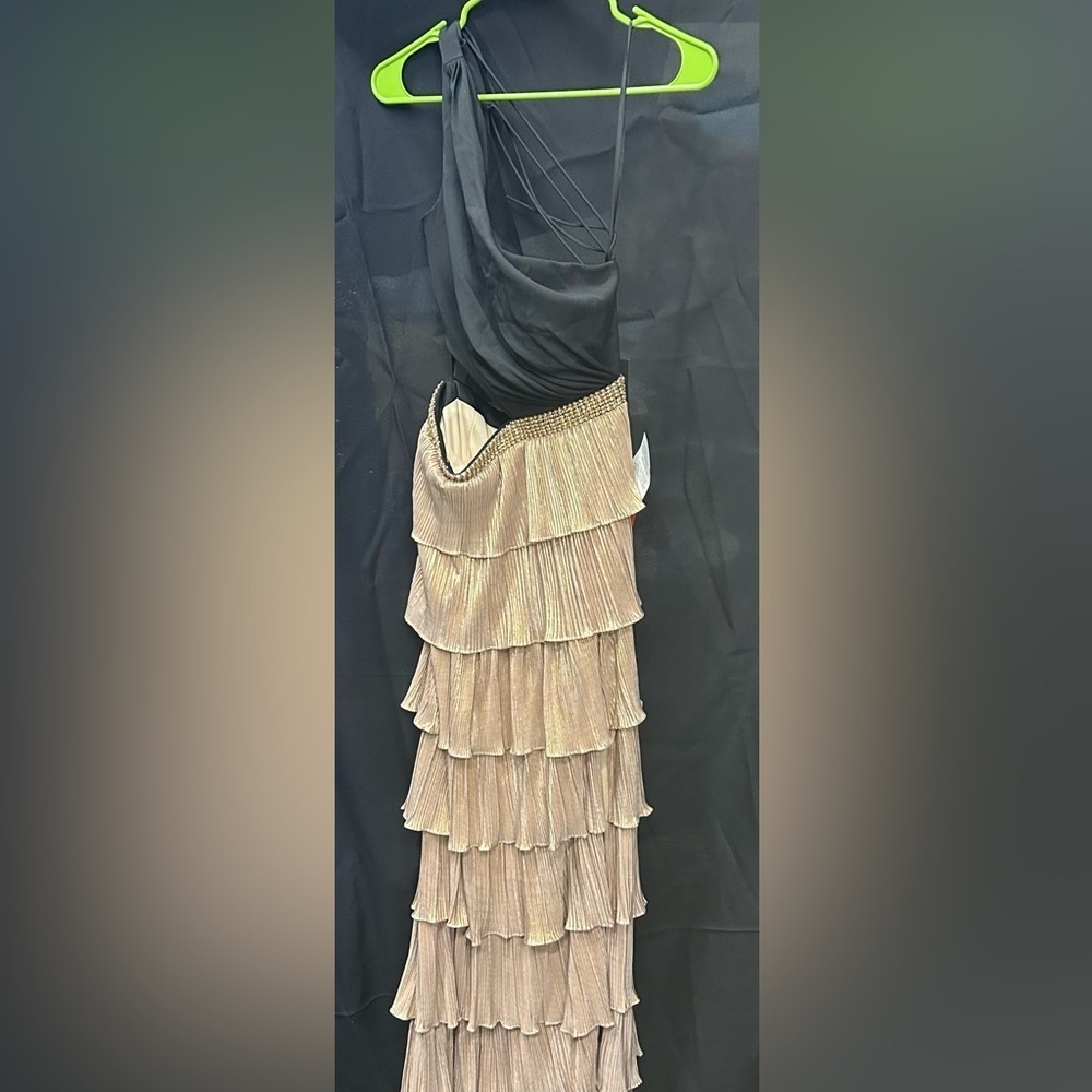 Mac Duggal 26742 NWT METALLIC ONE SHOULDER RUFFLE TIERED GOWN - Picture 4 of 10